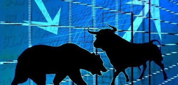 صور ظلية سوداء لدب وثور على خلفية زرقاء مع انخفاض أسعار سوق الأسهم وأسهم