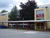 View of the Freiherr-vom-Stein-Schule building and part of the schoolyard