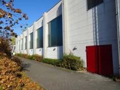 Building of the Zweifeldhalle Nieder-Roden with red doors and windows