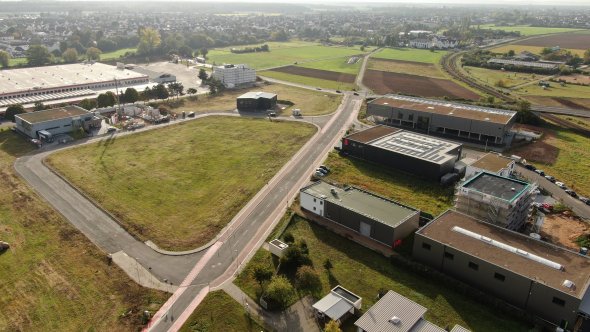Aerial view of the Weiskirchen-Nord industrial estate with buildings, roads and surrounding fields